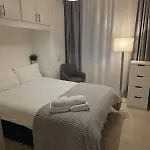Lovely With Wifi In Vibrant Apartment