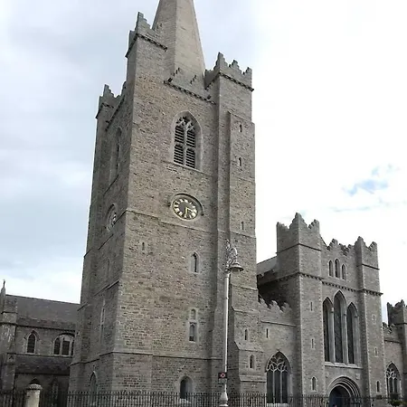 Lovely With Wifi In Vibrant Appartement