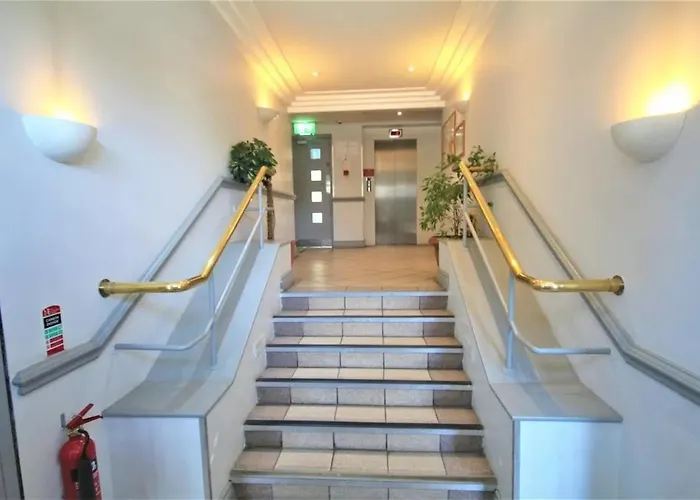 Lovely With Wifi In Vibrant Appartamento Dublino