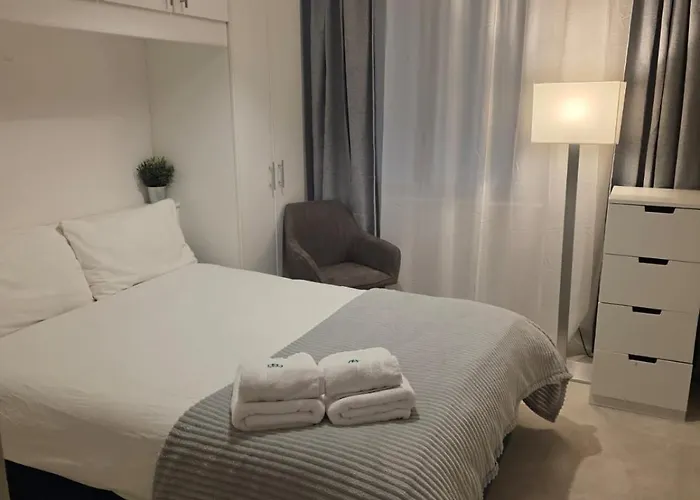 Lovely With Wifi In Vibrant Appartamento