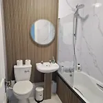 Apartament Lovely With Wifi In Vibrant *